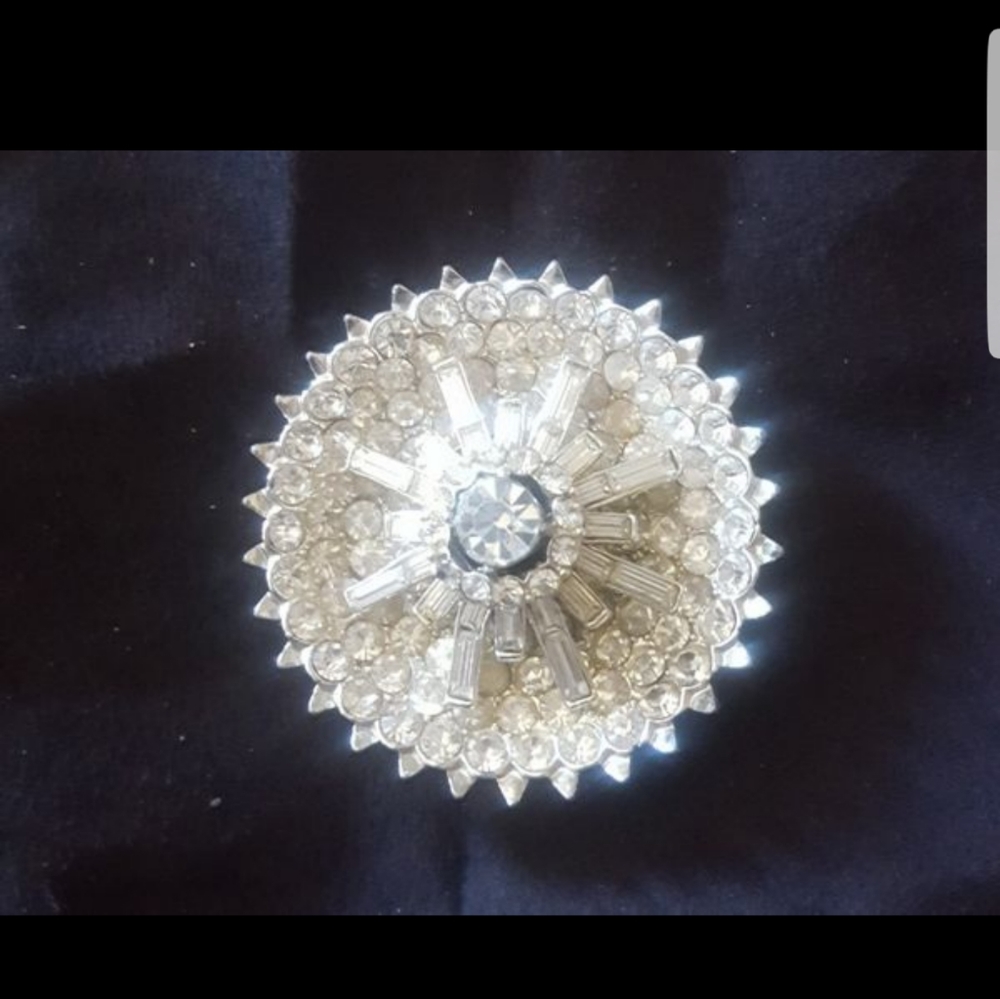VINTAGE CRYSTAL BROOCH